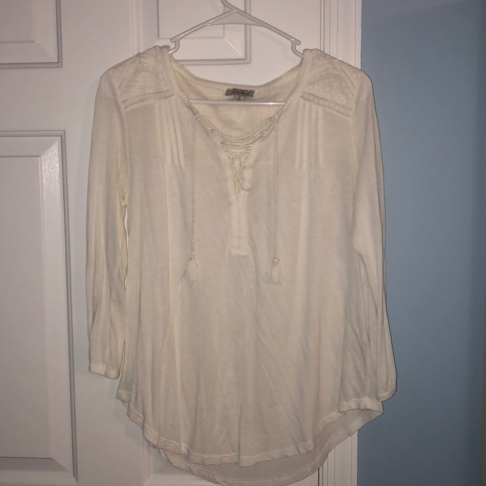 FLOWY CREAM WHITE BLOUSE
